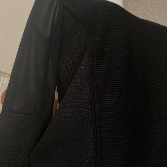 💎. Bcbg black long sleeve blouse sheer on the back and sleeves EUC - Picture 5 of 6